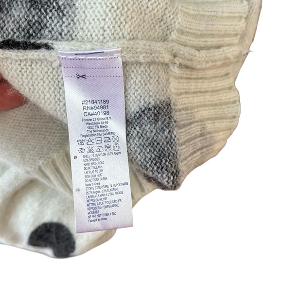 Forever 21 Women’s Large Sweater Cream Dark Gray Hearts Crewneck - Picture 7 of 8